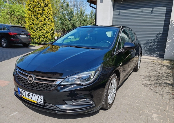 Opel Astra cena 55800 przebieg: 94000, rok produkcji 2019 z Karczew małe 232